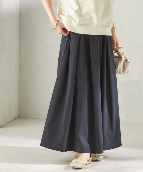 SHIPS(シップス)の「〈接触冷感 / 撥水加工〉TEXBRID(R) タフタ ギャザー スカート(スカート・レディース・ネイビー/ライトブルー/オフホワイト・ONE SIZE)」の3枚目の写真