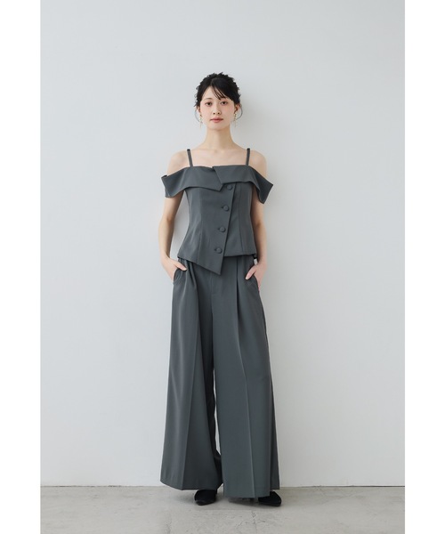 niana(ニアナ)の「オフショルペプラムトップスセットアップドレス 2点セット パンツドレス 結婚式 成人式 二次会 同窓会 セレモニー パーティードレス オケージョンドレス お呼ばれ(パンツドレス・レディース・チャコールグレー/ライトブラウン/ブラック・M/L)」の4枚目の写真