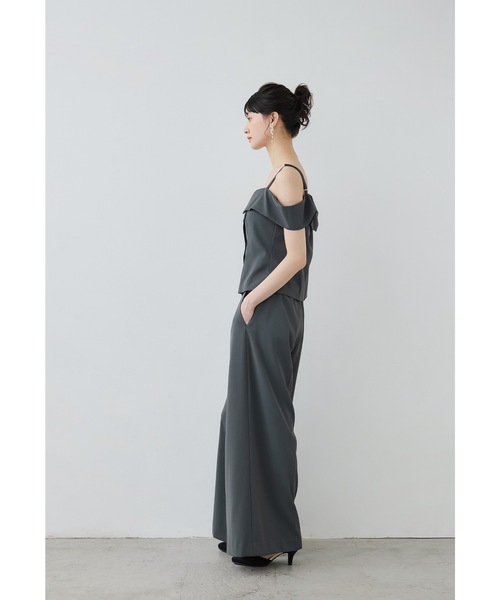 niana(ニアナ)の「オフショルペプラムトップスセットアップドレス 2点セット パンツドレス 結婚式 成人式 二次会 同窓会 セレモニー パーティードレス オケージョンドレス お呼ばれ(パンツドレス・レディース・チャコールグレー/ライトブラウン/ブラック・M/L)」の6枚目の写真
