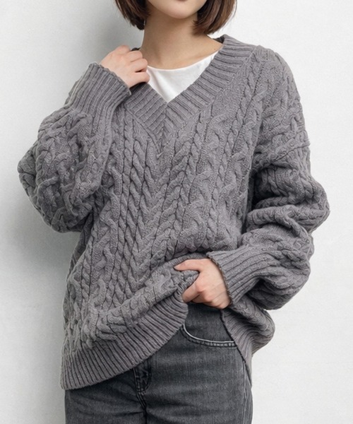 MAISON SELECT（メゾンセレクト）の「1B5-NK ケーブル編み ボリュームスリーブ ルーズ Vネック ニット（ニット/セーター・レディース・グレー・FREE）」の8枚目の写真