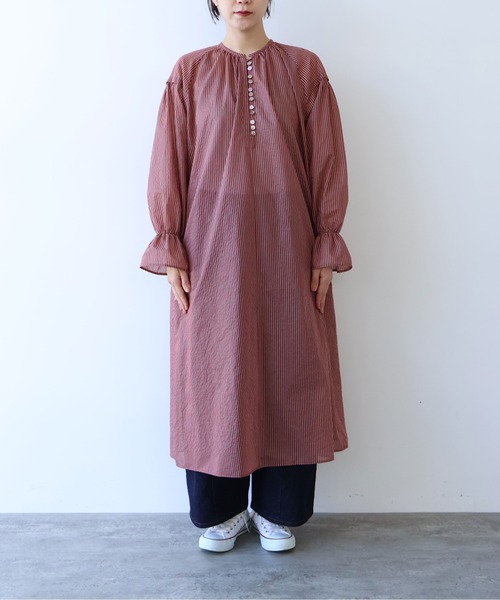 yuni(ユニ )の「Cotton Polyester stripe gather sleeves ワンピース(ワンピース・レディース・アイボリー/ブラウン/ピンク・FREE)」の21枚目の写真