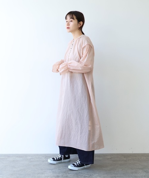 yuni(ユニ )の「Cotton Polyester stripe gather sleeves ワンピース(ワンピース・レディース・アイボリー/ブラウン/ピンク・FREE)」の4枚目の写真