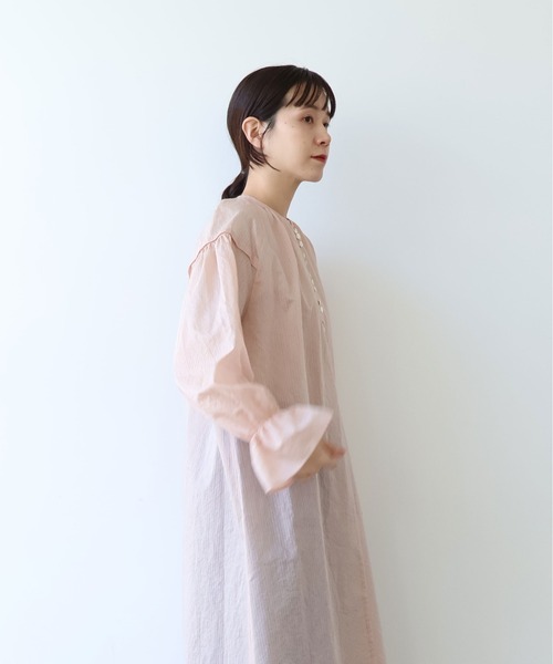 yuni(ユニ )の「Cotton Polyester stripe gather sleeves ワンピース(ワンピース・レディース・アイボリー/ブラウン/ピンク・FREE)」の8枚目の写真
