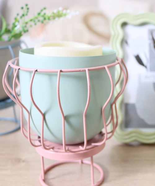 MILLION CARATS(ミリオンカラッツ)の「《neulo》 ワイヤーの抜け感で空間を軽やかに彩る!植物をアートのように楽しむ2WAYミニポット(フォトフレーム・レディース・イエロー/ピンク/ブルー・FREE)」の1枚目の写真