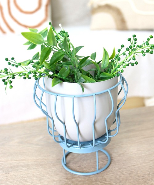 MILLION CARATS(ミリオンカラッツ)の「《neulo》 ワイヤーの抜け感で空間を軽やかに彩る!植物をアートのように楽しむ2WAYミニポット(フォトフレーム・レディース・イエロー/ピンク/ブルー・FREE)」の2枚目の写真