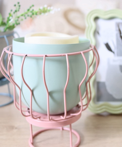 MILLION CARATS(ミリオンカラッツ)の「《neulo》 ワイヤーの抜け感で空間を軽やかに彩る!植物をアートのように楽しむ2WAYミニポット(フォトフレーム・レディース・イエロー/ピンク/ブルー・FREE)」の4枚目の写真