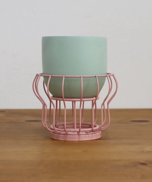 MILLION CARATS(ミリオンカラッツ)の「《neulo》 ワイヤーの抜け感で空間を軽やかに彩る!植物をアートのように楽しむ2WAYミニポット(フォトフレーム・レディース・イエロー/ピンク/ブルー・FREE)」の9枚目の写真