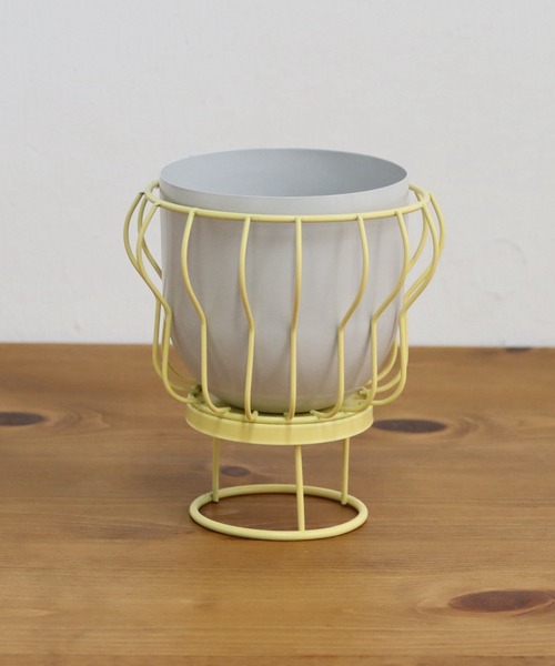 MILLION CARATS(ミリオンカラッツ)の「《neulo》 ワイヤーの抜け感で空間を軽やかに彩る!植物をアートのように楽しむ2WAYミニポット(フォトフレーム・レディース・イエロー/ピンク/ブルー・FREE)」の14枚目の写真