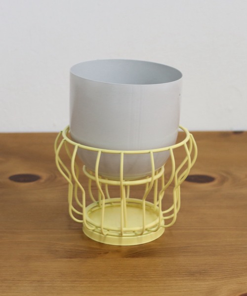 MILLION CARATS(ミリオンカラッツ)の「《neulo》 ワイヤーの抜け感で空間を軽やかに彩る!植物をアートのように楽しむ2WAYミニポット(フォトフレーム・レディース・イエロー/ピンク/ブルー・FREE)」の16枚目の写真