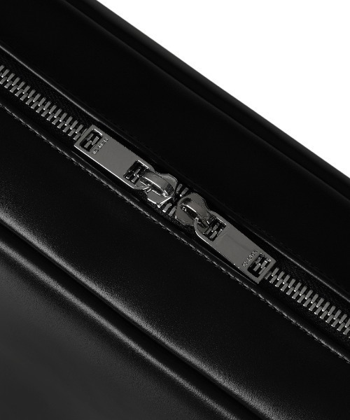 STANDOIL（スタンドオイル）の「STAND OIL/スタンドオイル MORE BAGUETTE BAG ブランドロゴ 2WAYハンドバッグ 2026年春夏（ハンドバッグ・レディース・ブラック/ブラウン/クリーム・FREE）」の8枚目の写真