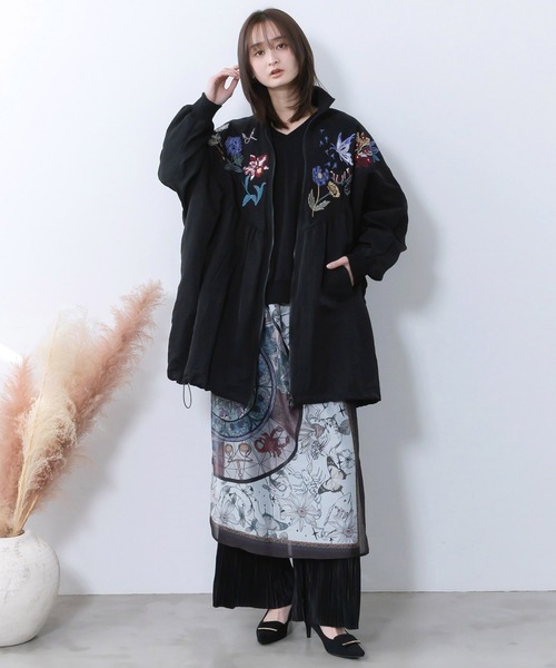 ScoLar（スカラー）の「561208：星座×ステンドグラス柄プリーツ切替プルオーバー（ワンピース・レディース・ブラック/ベージュ/ネイビー・M）」の9枚目の写真