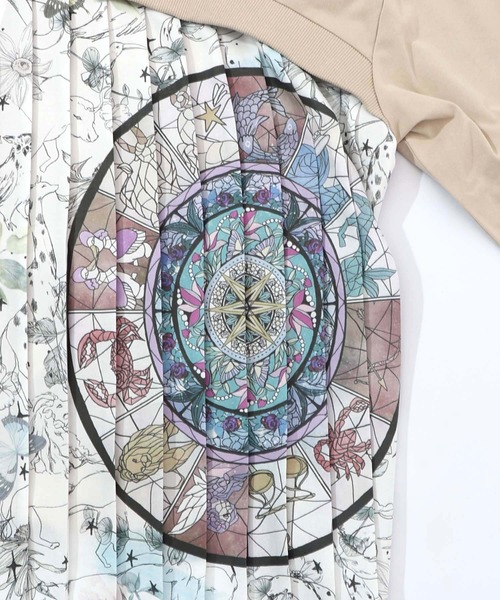 ScoLar（スカラー）の「561208：星座×ステンドグラス柄プリーツ切替プルオーバー（ワンピース・レディース・ブラック/ベージュ/ネイビー・M）」の16枚目の写真