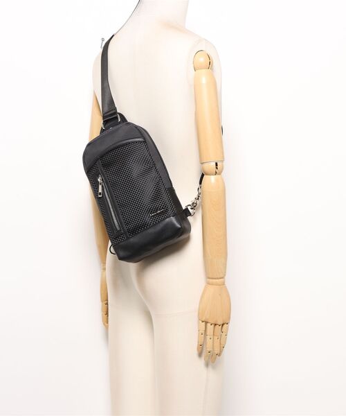 TAKA-Q（タカキュー）の「【斜め掛け】タカキュー ブロックチェック ボディバッグ（ボディバッグ/ウエストポーチ・メンズ・ブラック/ネイビー・FREE）」の6枚目の写真