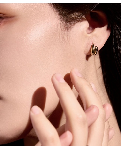 Lyvi(ライビィ)の「Silent Deform Hoop Pierce / 金属アレルギー対応(ピアス(両耳用)・レディース・シルバー/ゴールド・FREE)」の3枚目の写真