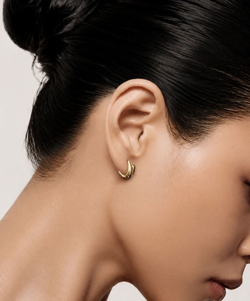 Lyvi(ライビィ)の「Silent Deform Hoop Pierce / 金属アレルギー対応(ピアス(両耳用)・レディース・シルバー/ゴールド・FREE)」の7枚目の写真