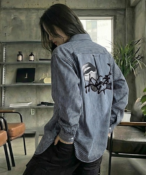 Dalfwin(ダールフィン)の「韓国ファッション HOSPITALロゴストライプデニムシャツ(シャツ/ブラウス・レディース・ダークブルー/ライトブルー・FREE)」の10枚目の写真