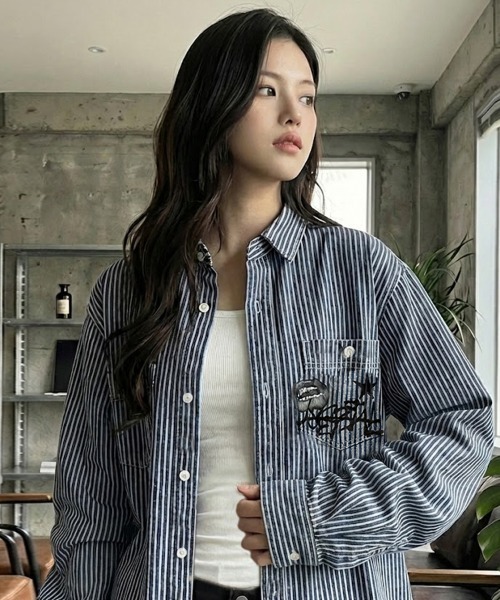 Dalfwin(ダールフィン)の「韓国ファッション HOSPITALロゴストライプデニムシャツ(シャツ/ブラウス・レディース・ダークブルー/ライトブルー・FREE)」の14枚目の写真