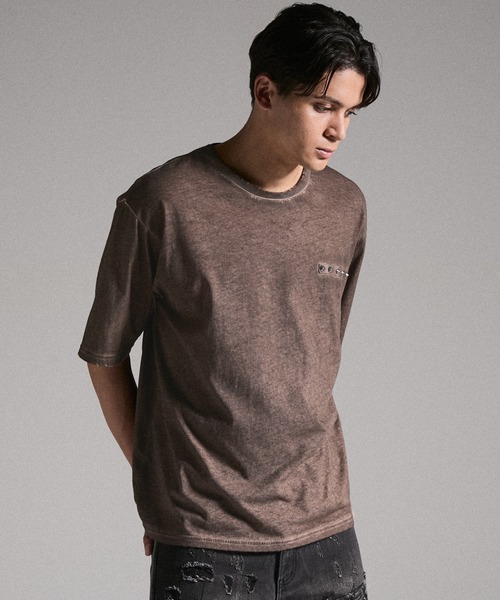 GRANCY（グランシー）の「【GRANCY】Military Studs Design Distressed T-shirt / ミリタリースタッズデザインダメージTシャツ（Tシャツ/カットソー・メンズ・ブラウン/グレー・L/M/S）」の3枚目の写真