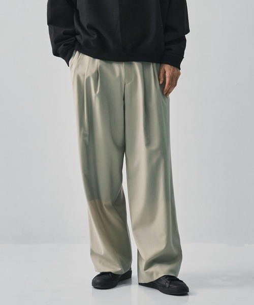 markaware(マーカウェア)の「【MARKAWARE】TRIPLE PLEATED WIDE TROUSERS(オーガニックウール2/80トロピカル / トリプルプリーテッドワイドトラウザーズ)(スラックス・メンズ・ブラック/ベージュ・1/2/3)」の2枚目の写真