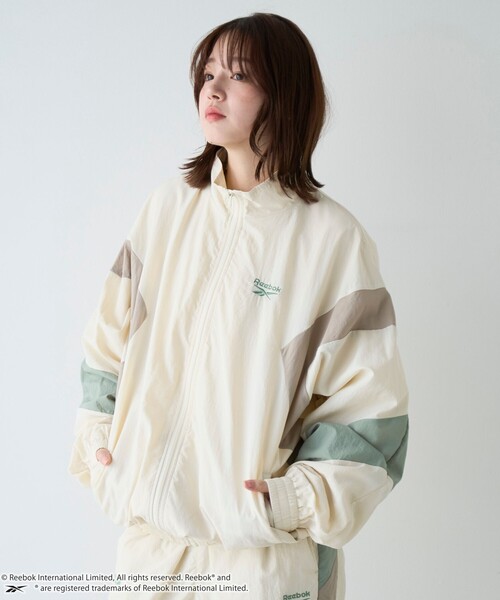 coen（コーエン）の「Reebok（リーボック）別注トラックジャケット（ナイロンジャケット・メンズ・オフホワイト/ダークグレー/ベージュ・M/L/XL）」の7枚目の写真