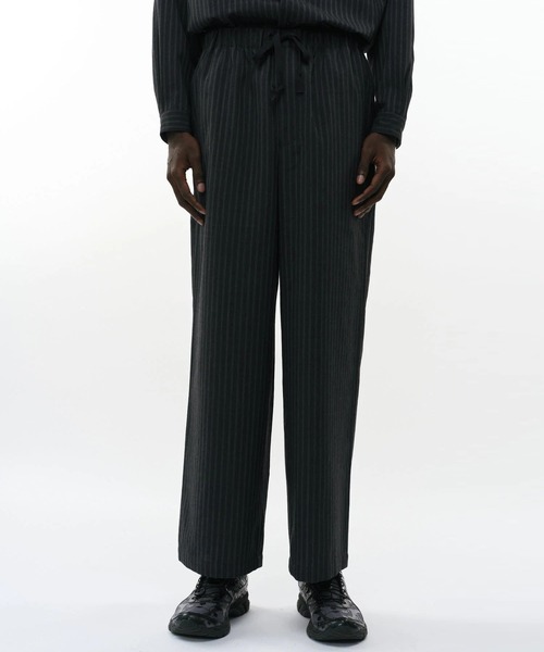 markaware(マーカウェア)の「【marka】WIDE CYLINDER FIT EASY PANTS(その他パンツ・メンズ・ブラック/グレー・1/2)」の5枚目の写真