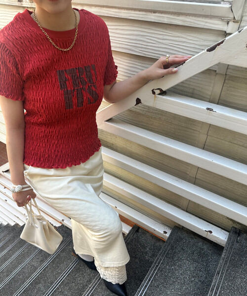 FREAK'S STORE(フリークスストア)の「FRUIT OF THE LOOM × FREAK'S STORE/フルーツオブザルーム 別注 シャーリング ロゴTシャツ(Tシャツ/カットソー・レディース・レモンイエロー/オフホワイト/レッド/ブラック・フリ-)」の4枚目の写真