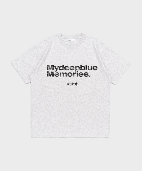 mydeepbluememories(マイディープブルーメモリーズ)の「MM TEXT T-SHIRTS(LIGHT GREY)(Tシャツ/カットソー・レディース・ライトグレー・1/2)」の1枚目の写真