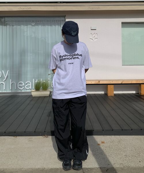mydeepbluememories(マイディープブルーメモリーズ)の「MM TEXT T-SHIRTS(LIGHT GREY)(Tシャツ/カットソー・レディース・ライトグレー・1/2)」の4枚目の写真