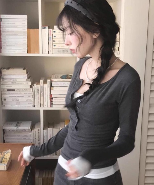 semplice(センプリチェ)の「カットソー【韓国ファッション】(Tシャツ/カットソー・レディース・ブラック/ベージュ/ダークグレー・F)」の13枚目の写真
