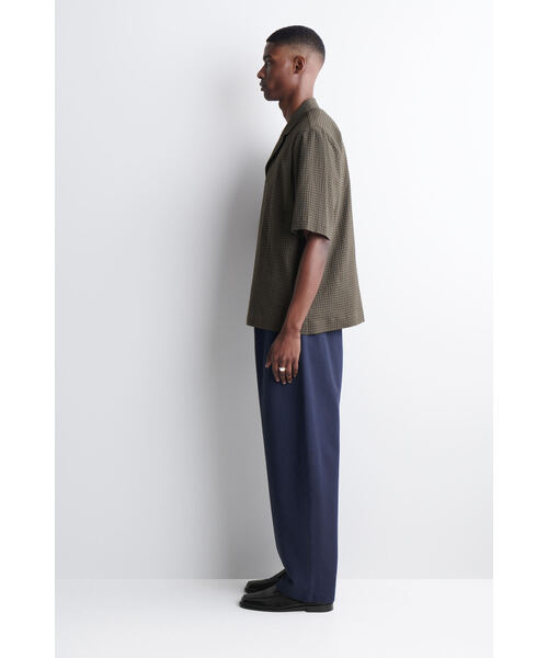 COS（コス）の「シアサッカー　リゾートシャツ（シャツ/ブラウス・メンズ・ブラック/グレー系その他・XL/L/M/S/XS）」の9枚目の写真