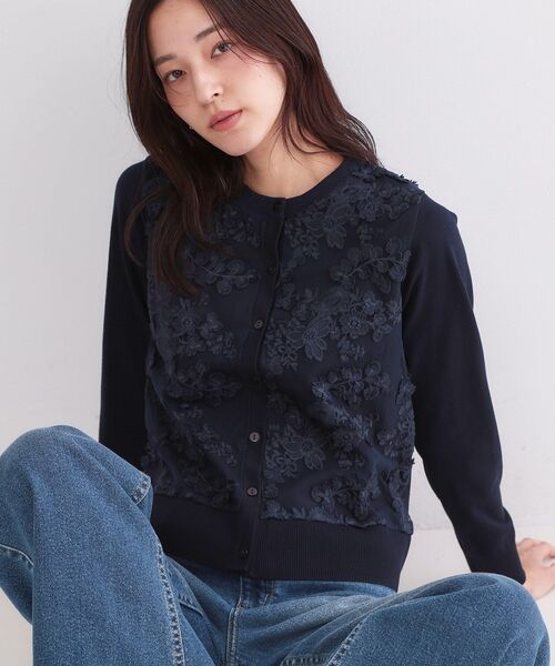 OPAQUE.CLIP(オペークドットクリップ)の「チュールレースニットカーディガン【洗える】(カーディガン/ボレロ・レディース・ネイビー/サックスブルー/グレー・38/40/42)」の2枚目の写真