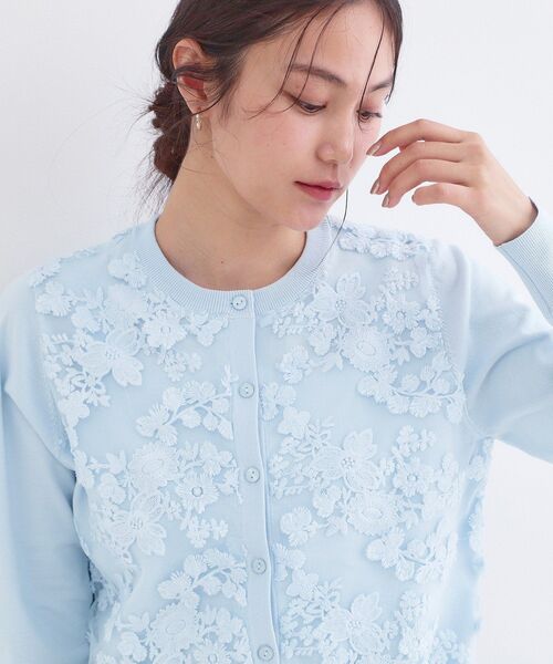 OPAQUE.CLIP(オペークドットクリップ)の「チュールレースニットカーディガン【洗える】(カーディガン/ボレロ・レディース・ネイビー/サックスブルー/グレー・38/40/42)」の3枚目の写真