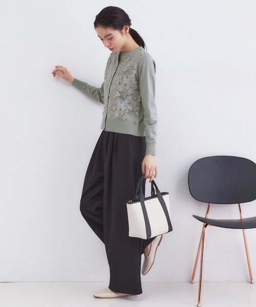 OPAQUE.CLIP(オペークドットクリップ)の「チュールレースニットカーディガン【洗える】(カーディガン/ボレロ・レディース・ネイビー/サックスブルー/グレー・38/40/42)」の6枚目の写真