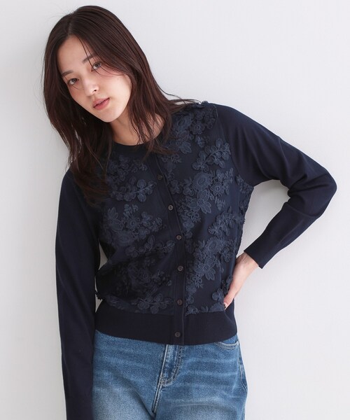 OPAQUE.CLIP(オペークドットクリップ)の「チュールレースニットカーディガン【洗える】(カーディガン/ボレロ・レディース・ネイビー/サックスブルー/グレー・38/40/42)」の12枚目の写真