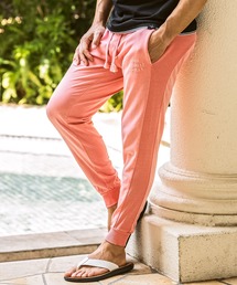 1PIU1UGUALE3  RELAX （ウノピゥウノウグァーレトレ リラックス）の「1PIU1UGUALE3 RELAX(ウノピゥウノウグァーレトレ リラックス)ロゴ刺繍 ピグメントスウェットジョガーパンツ（その他パンツ）」