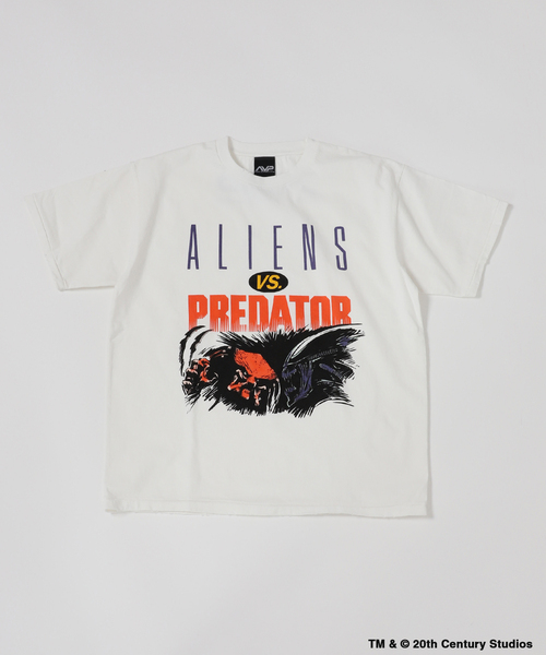 JOURNAL STANDARD relume(ジャーナルスタンダード レリューム)の「ALIEN vs PREDATOR / エイリアン vs プレデター 別注 ムービーTシャツ(Tシャツ/カットソー・メンズ・ブラック/ネイビー/ホワイト・LARGE/MEDIUM)」の1枚目の写真