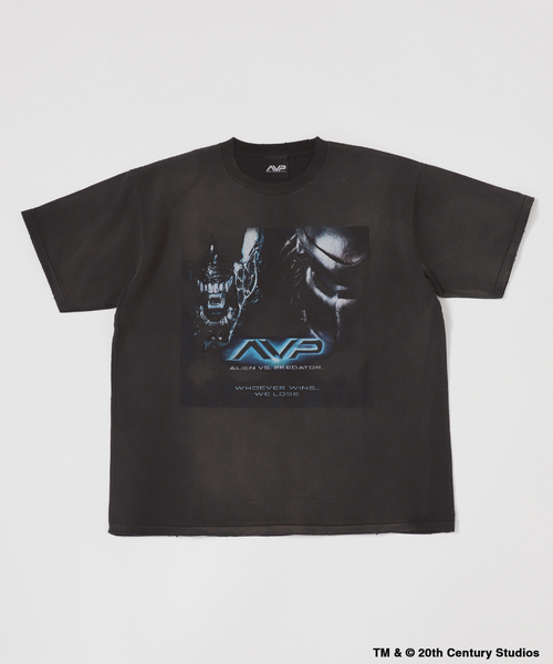 JOURNAL STANDARD relume(ジャーナルスタンダード レリューム)の「ALIEN vs PREDATOR / エイリアン vs プレデター 別注 ムービーTシャツ(Tシャツ/カットソー・メンズ・ブラック/ネイビー/ホワイト・LARGE/MEDIUM)」の2枚目の写真