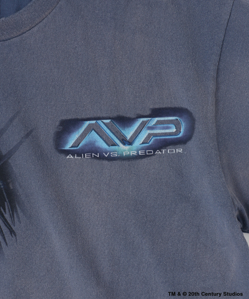 JOURNAL STANDARD relume(ジャーナルスタンダード レリューム)の「ALIEN vs PREDATOR / エイリアン vs プレデター 別注 ムービーTシャツ(Tシャツ/カットソー・メンズ・ブラック/ネイビー/ホワイト・LARGE/MEDIUM)」の4枚目の写真