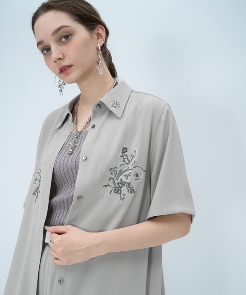 HARE(ハレ)の「トロミシシュウシャツ(HARE)(シャツ/ブラウス・レディース・ライトグレー/ブルー/ブラック/ホワイト/ブルーグリーン・FREE)」の9枚目の写真
