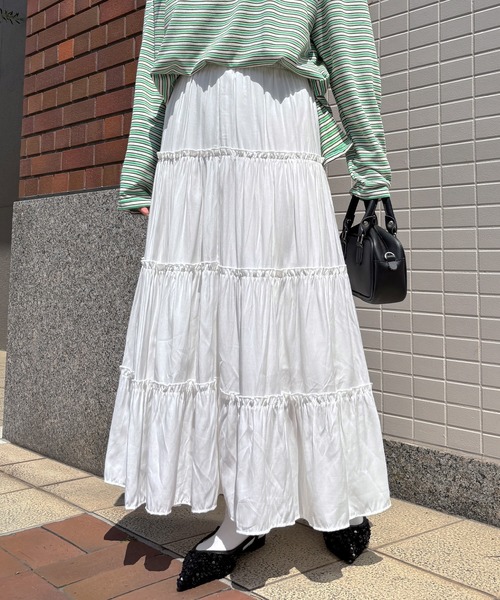 ISOOK（アイスー）の「【ISOOK / アイスー】ティアードロングスカート / マキシスカート ティアードスカート 無地 ウエストゴム ZOZOTOWN限定（スカート・レディース・ブラック/ホワイト・FREE）」の3枚目の写真