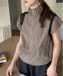 Vipoa（ヴィポア）の「スタンドアップネック半袖ジャケット（ナイロンジャケット）」