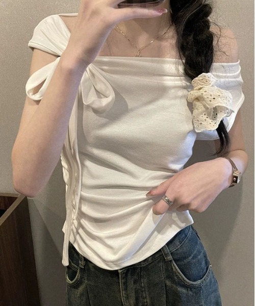 &soiree(アンドソワレ)の「サイドリボンオフショルタイトトップス(Tシャツ/カットソー・レディース・レッド/ホワイト/チャコールグレー/ブラック・MEDIUM/X-LARGE/LARGE)」の6枚目の写真