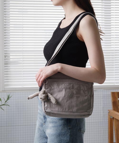 kipling(キプリング)の「【kipling】キプリング Basic SEBASTIAN ショルダーバッグ(ショルダーバッグ・レディース・グレー/ブラック/ネイビー・FREE)」の8枚目の写真