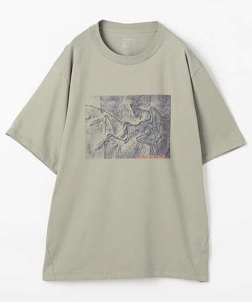 ARC'TERYX（アークテリクス）の「ARC'TERYX/アークテリクス 販路限定 クラッグ コットン リトグラフィカ ショートスリーブ メンズ（Tシャツ/カットソー・メンズ・ホワイト/パープル/オリーブ/ブラック・MEDIUM/X-LARGE/SMALL/LARGE/XX-LARGE）」の3枚目の写真