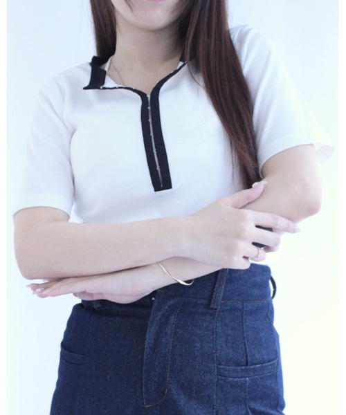 amini(アミニ)の「フロントホックカットソー(Tシャツ/カットソー・レディース・チャコールグレー/モカ/オフホワイト・MEDIUM)」の1枚目の写真