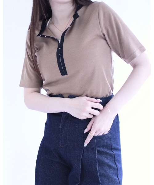amini(アミニ)の「フロントホックカットソー(Tシャツ/カットソー・レディース・チャコールグレー/モカ/オフホワイト・MEDIUM)」の3枚目の写真