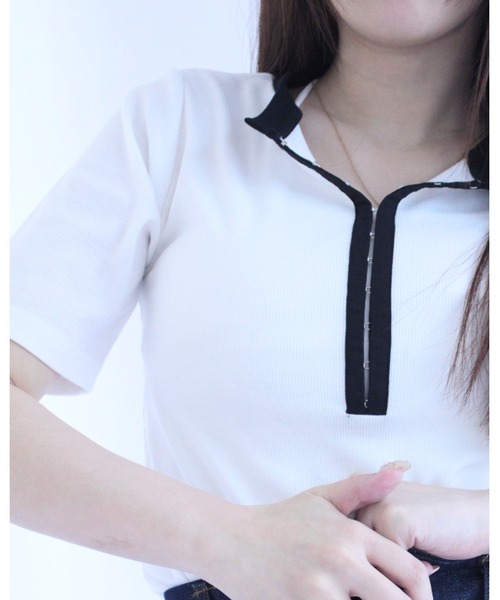 amini(アミニ)の「フロントホックカットソー(Tシャツ/カットソー・レディース・チャコールグレー/モカ/オフホワイト・MEDIUM)」の6枚目の写真