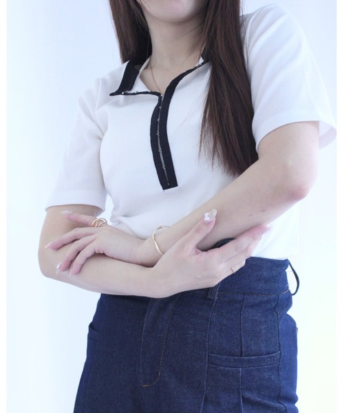 amini(アミニ)の「フロントホックカットソー(Tシャツ/カットソー・レディース・チャコールグレー/モカ/オフホワイト・MEDIUM)」の5枚目の写真