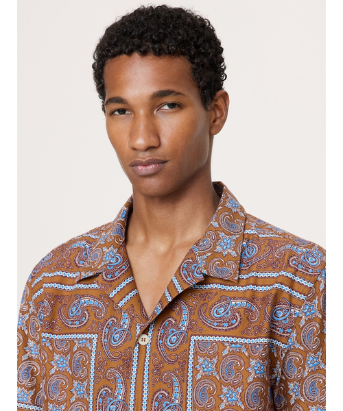 Banana Republic(バナナリパブリック)の「リラックスフィット コットンポプリン リゾートシャツ(シャツ/ブラウス・メンズ・ナチュラル/ブラウン・XL/L/M/S)」の4枚目の写真