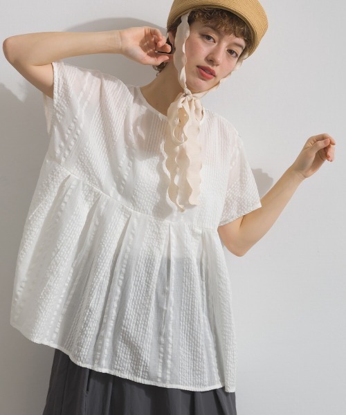 Fizz(フィズ)の「綿サッカー ピンタックフレンチスリーブトップス(Tシャツ/カットソー・レディース・ホワイト/ブラック/ダークブルー・M)」の2枚目の写真